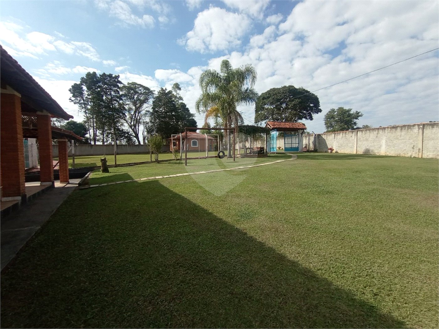 Chácara à venda com 6 quartos, sendo 1 suíte,  em Cercadinho, Alambari, SP