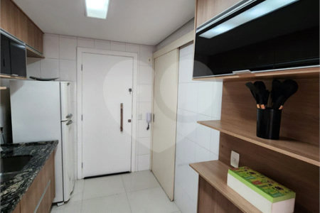 Apartamento à venda com 3 suítes em Vila Suzana, São Paulo, SP