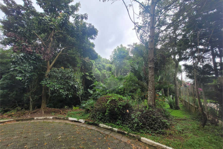 Terreno à venda no condomínio Parque Petrópolis 4 Secção, Mairiporã - SP