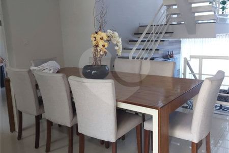 Sobrado à venda com 4 quartos, sendo 3 suítes, em Residencial Novo Horizonte I, Mogi das Cruzes, SP