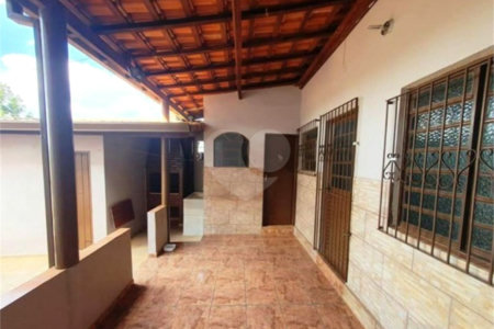 Casa à venda com 3 quartos, sendo 1 suíte, no Centro, Ouro Fino, MG