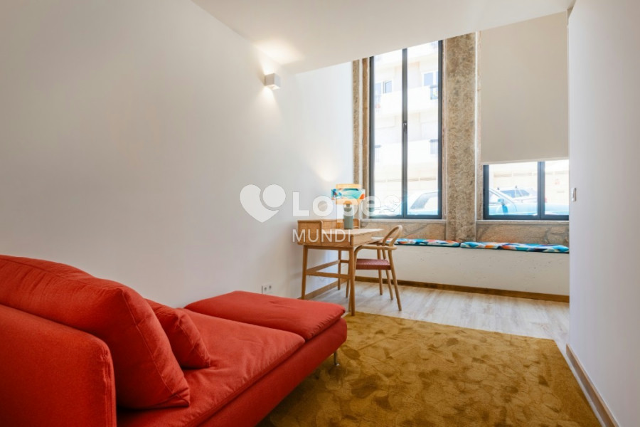 Apartamento T2 Duplex à venda no Bonfim, Porto, Portugal – Mobiliado
