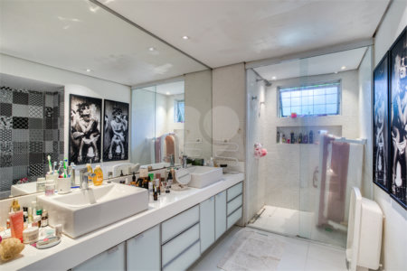 Casa à venda com 4 quartos, sendo 2 suítes, em Alto da Boa Vista, São Paulo, SP