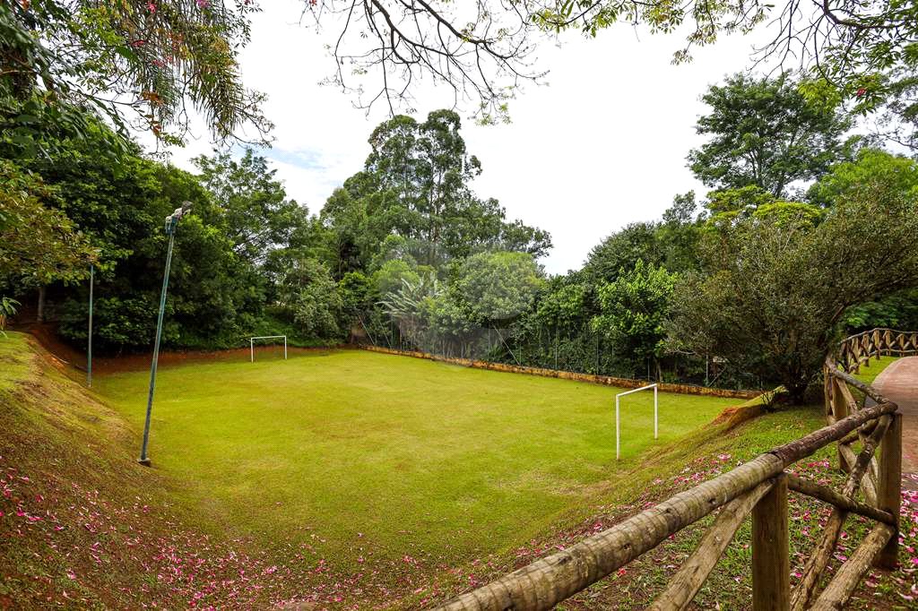 Casa à venda com 4 quartos, sendo 2 suítes,  no condomínio Granja Vianna II, Cotia - SP