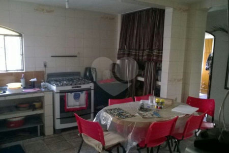 Casa à venda com 4 quartos, sendo 1 suíte, em Santa Teresinha, São Paulo, SP