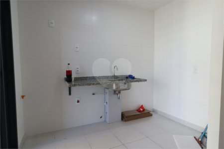Apartamento à venda com 3 quartos, sendo 1 suíte, em Vila Anastácio, São Paulo, SP