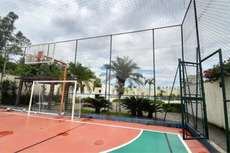 Casa à venda com 3 quartos, sendo 1 suíte, no condomínio Residencial Jardins, São Bernardo do Campo - SP