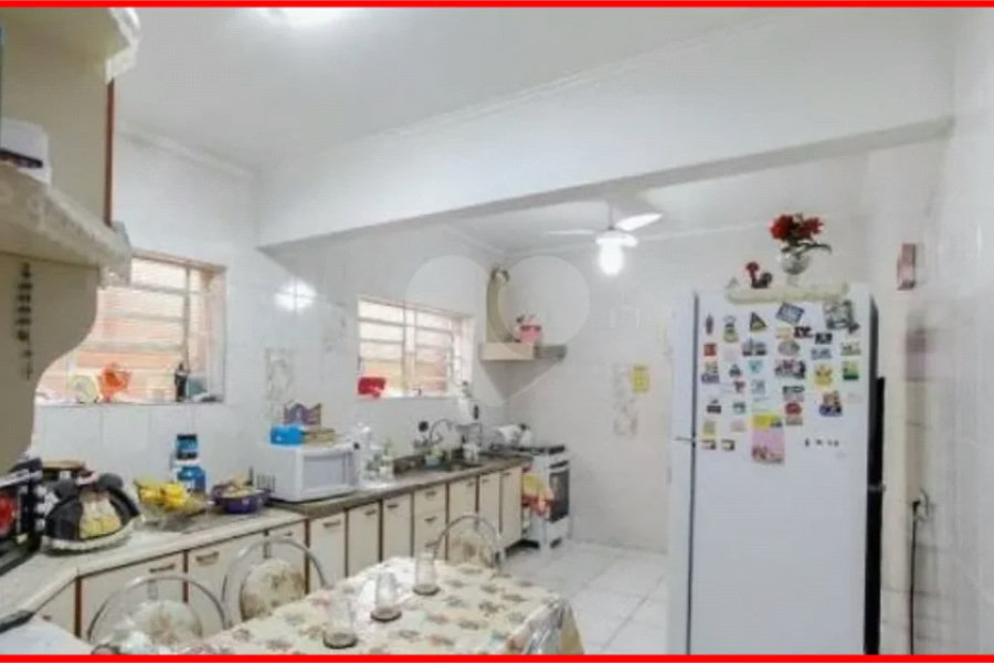 Sobrado com 3 Quartos e 4 banheiros à Venda, Venha fazer uma visita.
