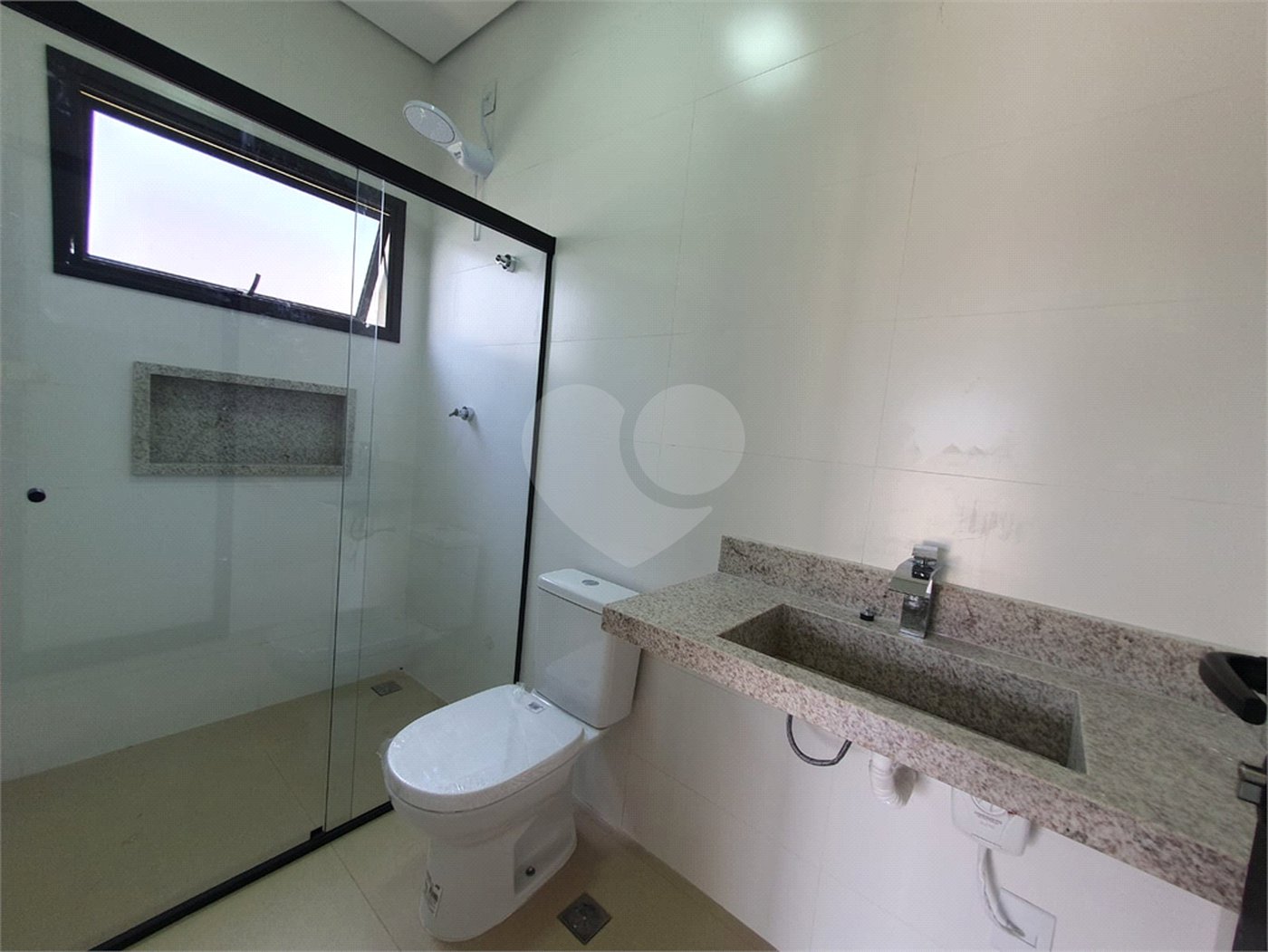 Casa à venda com 3 suítes no condomínio Via Castelli, Louveira - SP