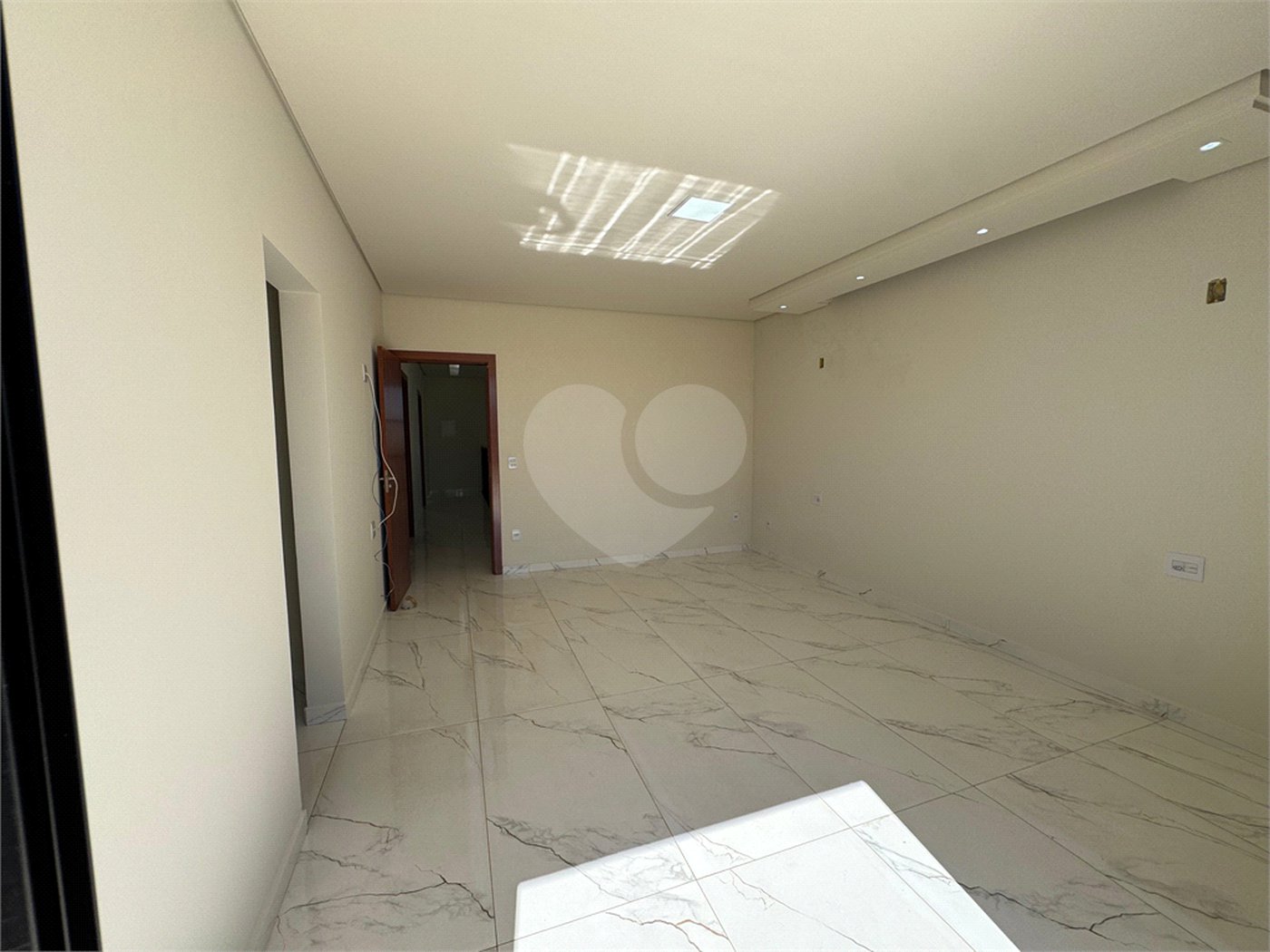 Casa à venda com 5 quartos, sendo 4 suítes, no condomínio Golden Ville, Itapetininga - SP