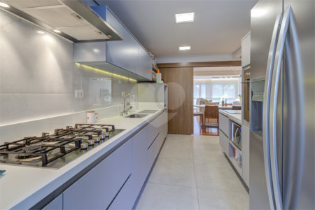 Apartamento à venda com 4 quartos, sendo 1 suíte, em Alto da Boa Vista, São Paulo, SP