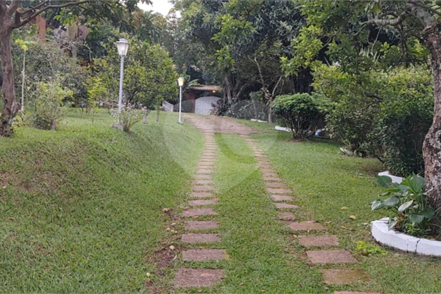 Chácara à venda com 5 quartos, sendo 2 suítes, no Centro, Piracaia, SP