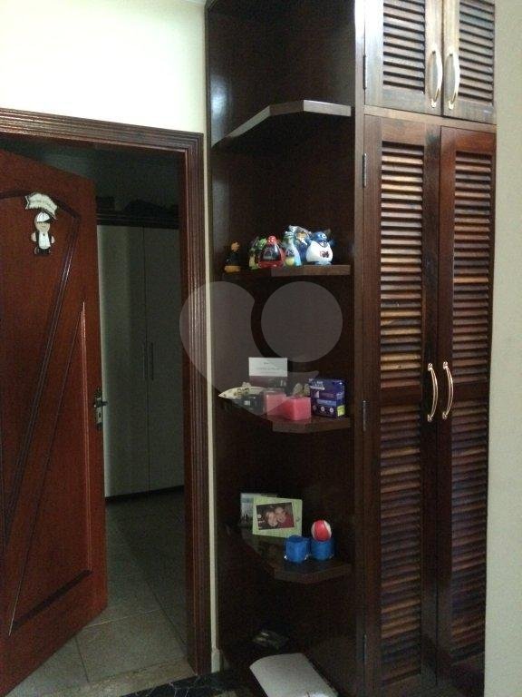 Sobrado à venda com 5 quartos, sendo 4 suítes,  em Vila Mazzei, São Paulo, SP
