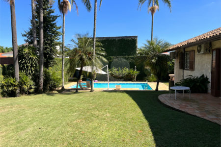 Casa Térrea à venda com 5 quartos, sendo 3 suítes, em Interlagos, São Paulo, SP
