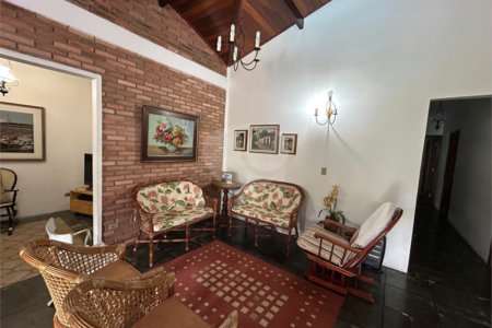 Casa à venda com 5 quartos, sendo 3 suítes, no condomínio Estância Marambaia, Vinhedo - SP