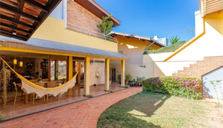Sobrado à venda com 4 quartos, sendo 2 suítes,  em Vila Madalena, São Paulo, SP