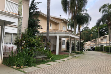 Casa à venda com 4 quartos, sendo 2 suítes, no condomínio Sunríse, São Paulo - SP