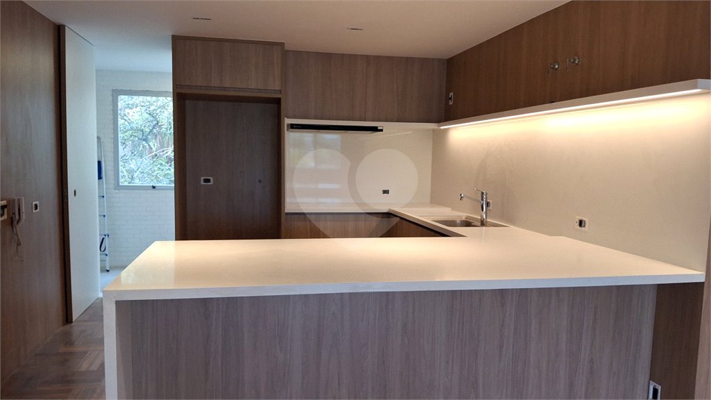 Apartamento para alugar com 3 quartos, sendo 1 suíte, em Itaim Bibi, São Paulo, SP