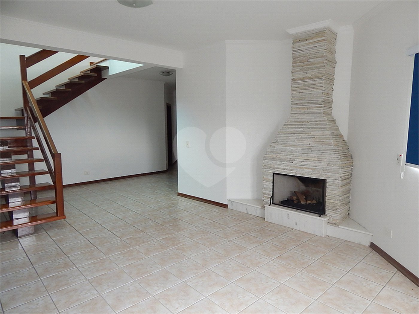 Casa à venda com 3 quartos, sendo 1 suíte, no condomínio Alpes de Vinhedo, Vinhedo - SP