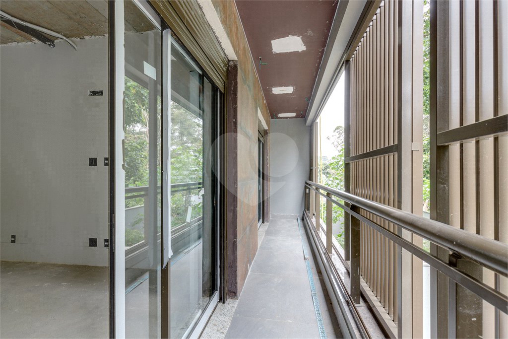 Casa à venda com 4 quartos, sendo 3 suítes, no condomínio Jardim Chapel, São Paulo - SP