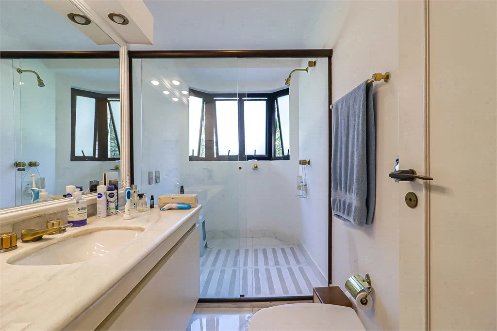 Apartamento à venda ou para alugar com 4 suítes em Jardim Vitória Régia, São Paulo, SP