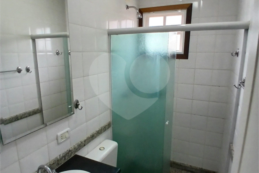 Casa à venda ou para alugar com 3 quartos, sendo 2 suítes, no condomínio Chácara das Rosas, São Paulo - SP