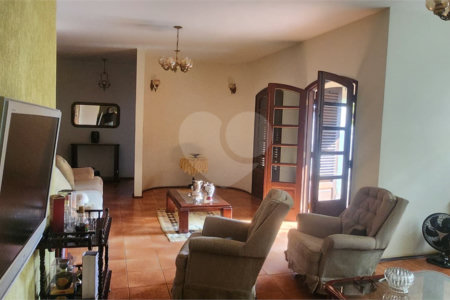 Casa à venda com 3 quartos, sendo 1 suíte, no Centro, Araraquara, SP