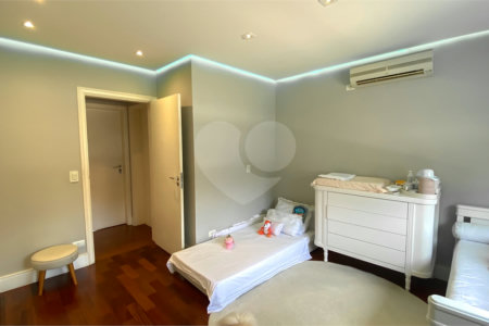 Casa à venda com 4 quartos, sendo 3 suítes, no condomínio Brisa Verde, São Paulo - SP
