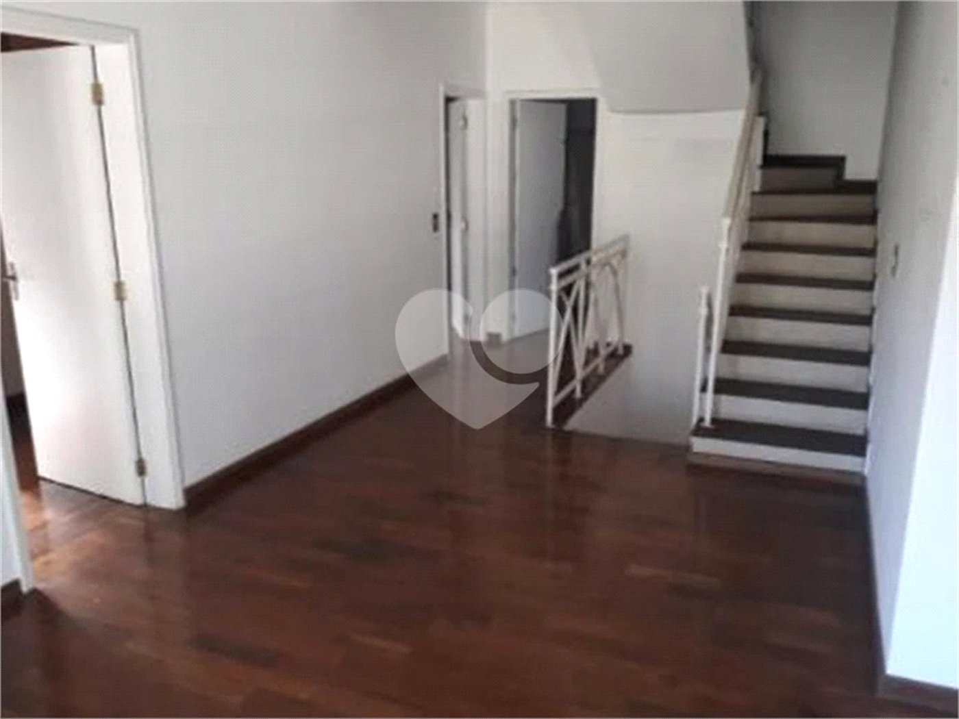 Casa à venda com 4 suítes no condomínio Suíça da Cantareira, Mairiporã - SP