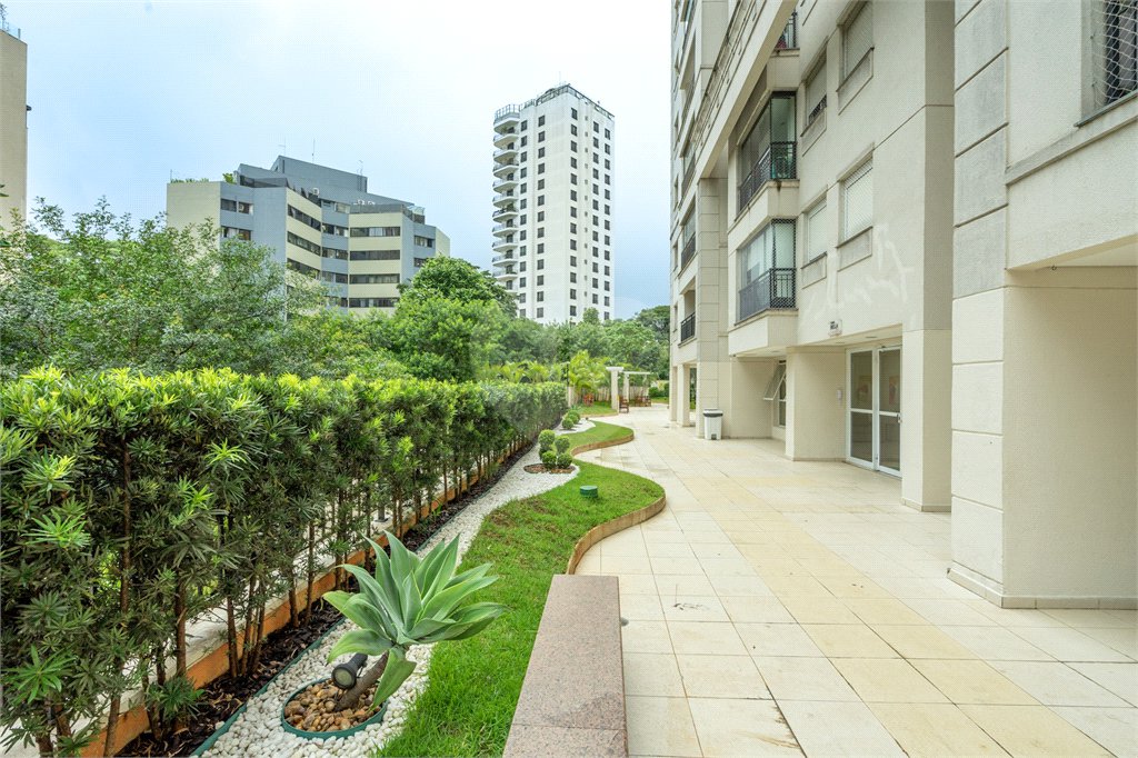 Apartamento à venda com 3 quartos, sendo 1 suíte,  em Jardim Parque Morumbi, São Paulo, SP