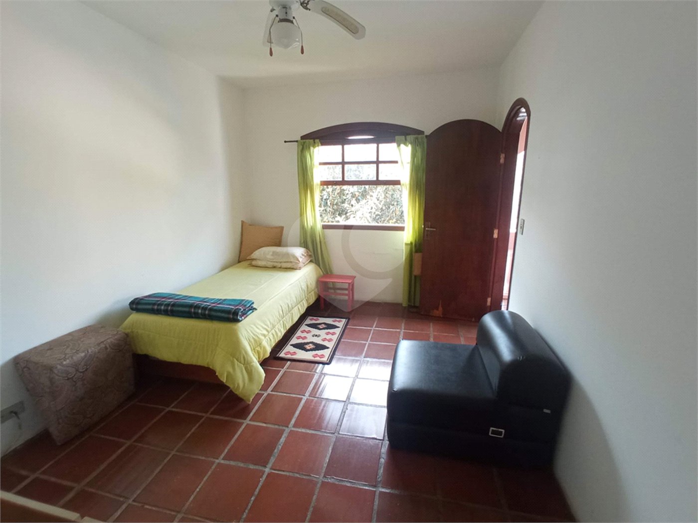 Casa à venda com 4 quartos, sendo 1 suíte, no condomínio Alpes da Cantareira, Mairiporã - SP