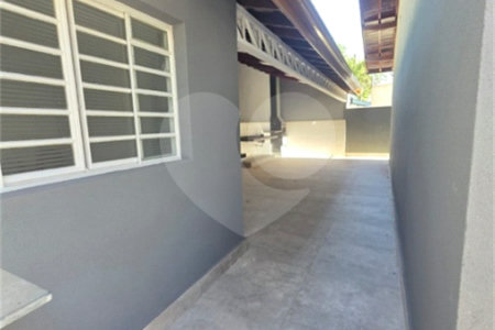 Casa à venda com 3 quartos, sendo 1 suíte, no condomínio Residencial Jardim das Palmeiras, Vinhedo - SP