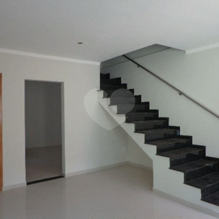 Sobrado à venda com 3 quartos, sendo 1 suíte, em Vila Vitório Mazzei, São Paulo, SP