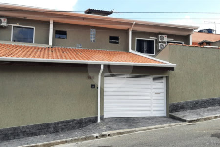 Casa à venda com 3 quartos, sendo 1 suíte,  em Vila Cecília, Mogi das Cruzes, SP
