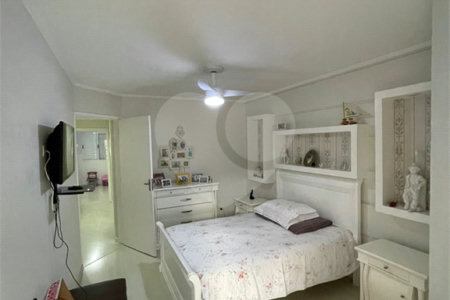 Casa à venda com 3 quartos, sendo 1 suíte, no condomínio Residencial Villagio Vitória, Guarulhos - SP