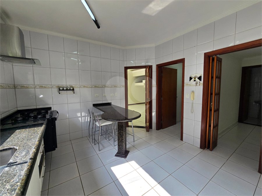 Casa para alugar com 4 quartos, sendo 3 suítes,  no condomínio Village Saint Claire, Sorocaba - SP