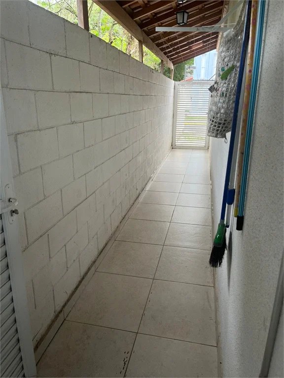 Casa à venda com 3 quartos, sendo 1 suíte, no condomínio New Village, Cotia - SP