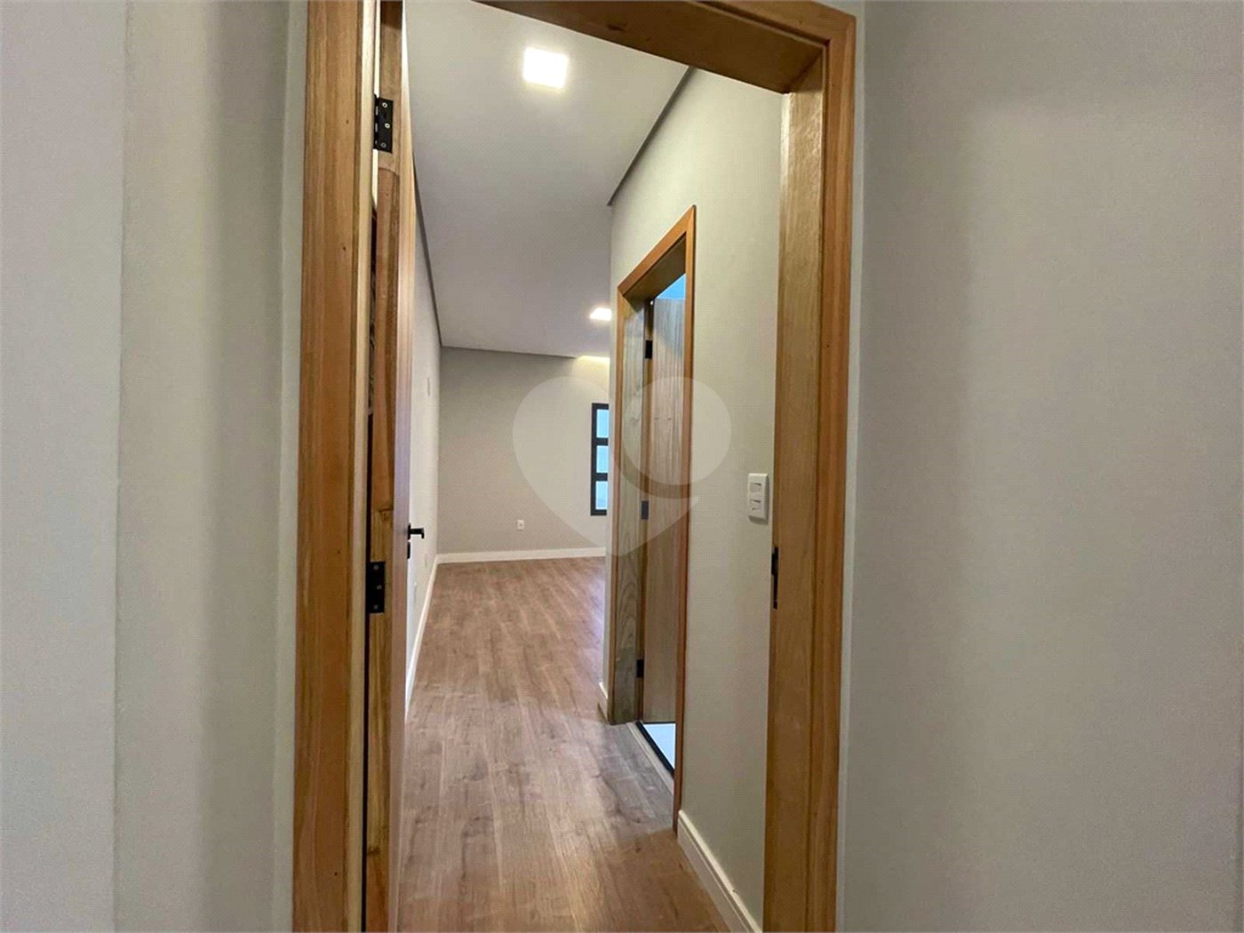 Casa à venda com 3 quartos, sendo 1 suíte, no condomínio Horto Florestal Villagio, Sorocaba - SP