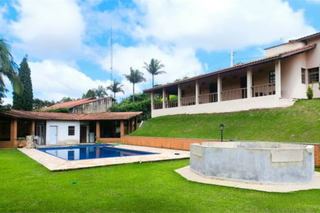 Casa à venda com 3 suítes no condomínio Granja Verediana, Ibiúna - SP