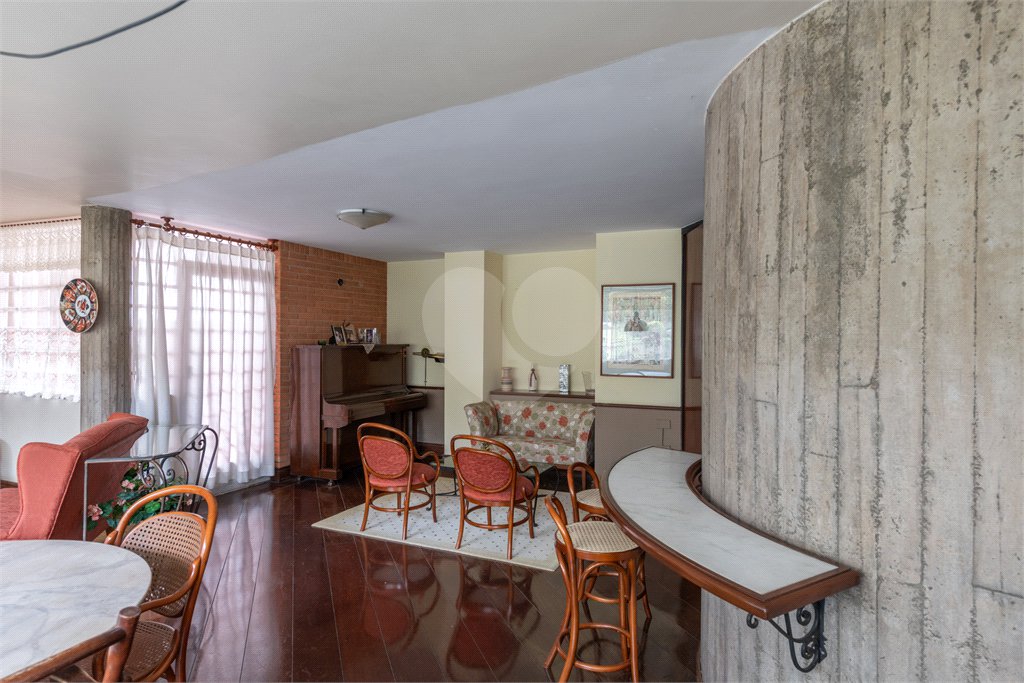 Casa Térrea à venda com 7 quartos, sendo 1 suíte, em Santana, São Paulo, SP