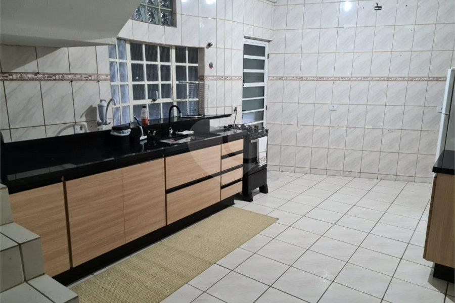 Sobrado à venda com 3 suítes em Jaraguá, São Paulo, SP