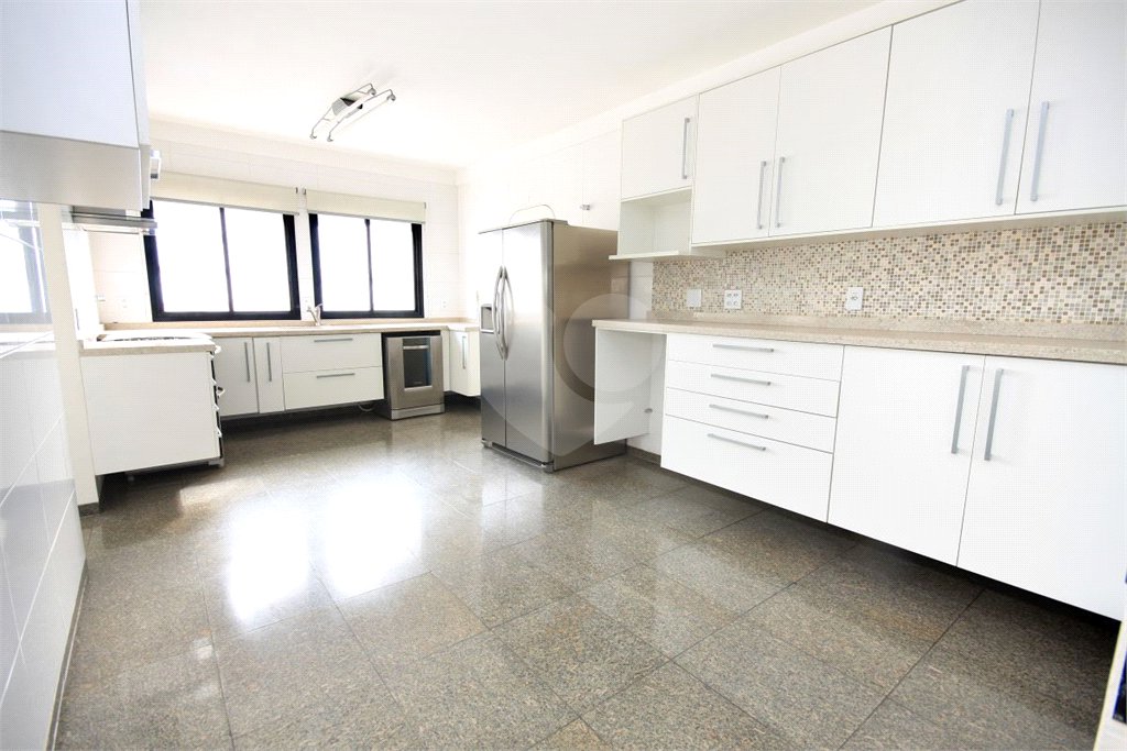 Apartamento à venda com 4 suítes em Jardim Marajoara, São Paulo, SP
