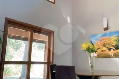 Casa à venda com 5 quartos, sendo 4 suítes, em Transurb, Itapevi, SP