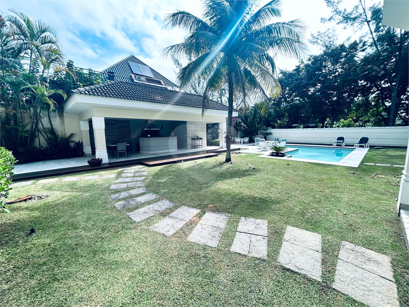 Casa à venda com 8 quartos, sendo 7 suítes, em Barra da Tijuca, Rio de Janeiro, RJ