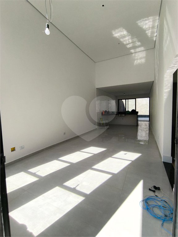 Casa à venda com 3 quartos, sendo 1 suíte, no condomínio Villagio Brasil, Atibaia - SP