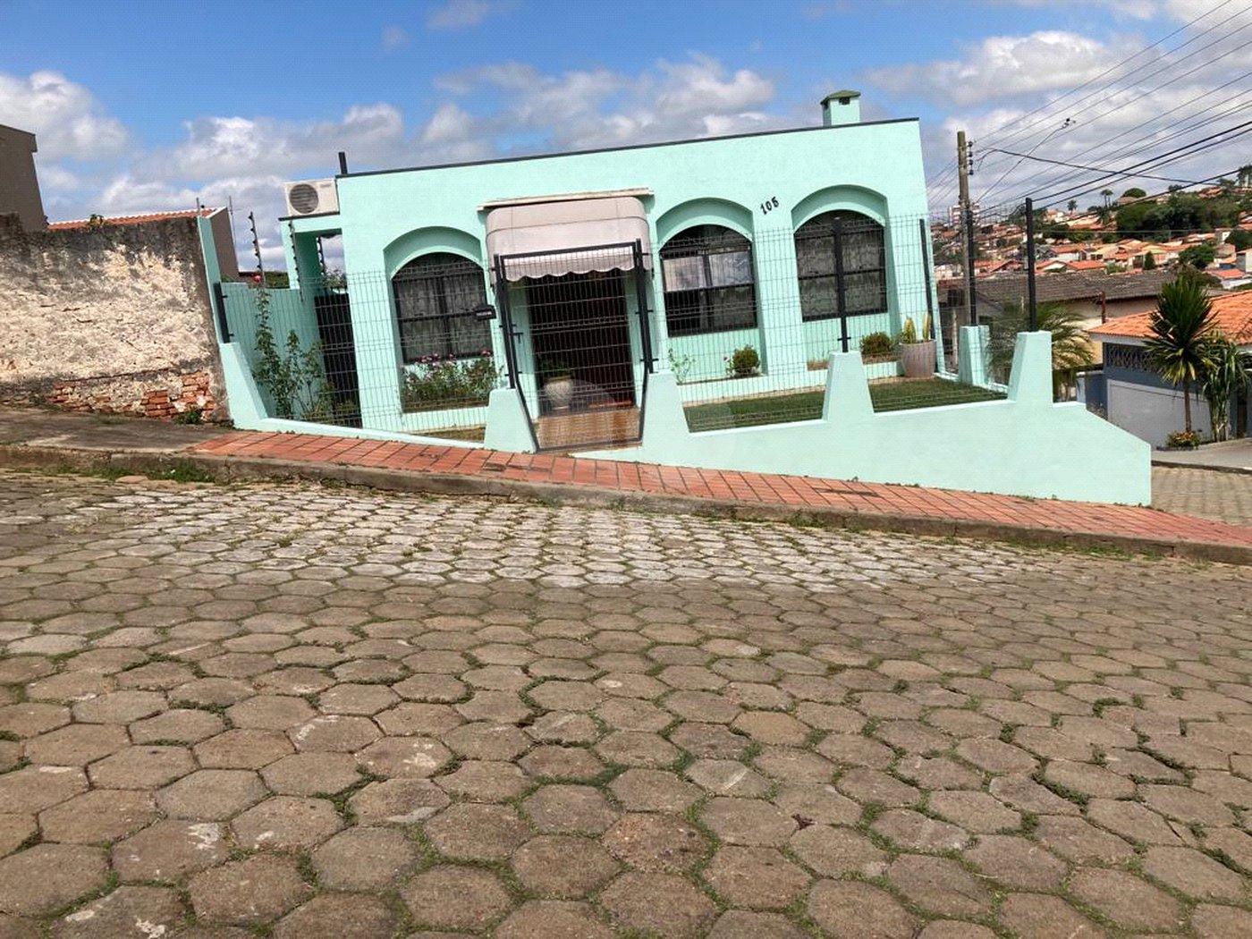 Casa à venda com 3 quartos, sendo 1 suíte,  em Vila Rosa, Itapetininga, SP