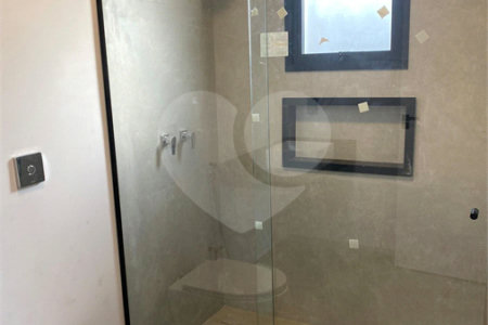 Casa à venda com 4 quartos, sendo 3 suítes, no condomínio Recanto dos Paturis, Vinhedo - SP