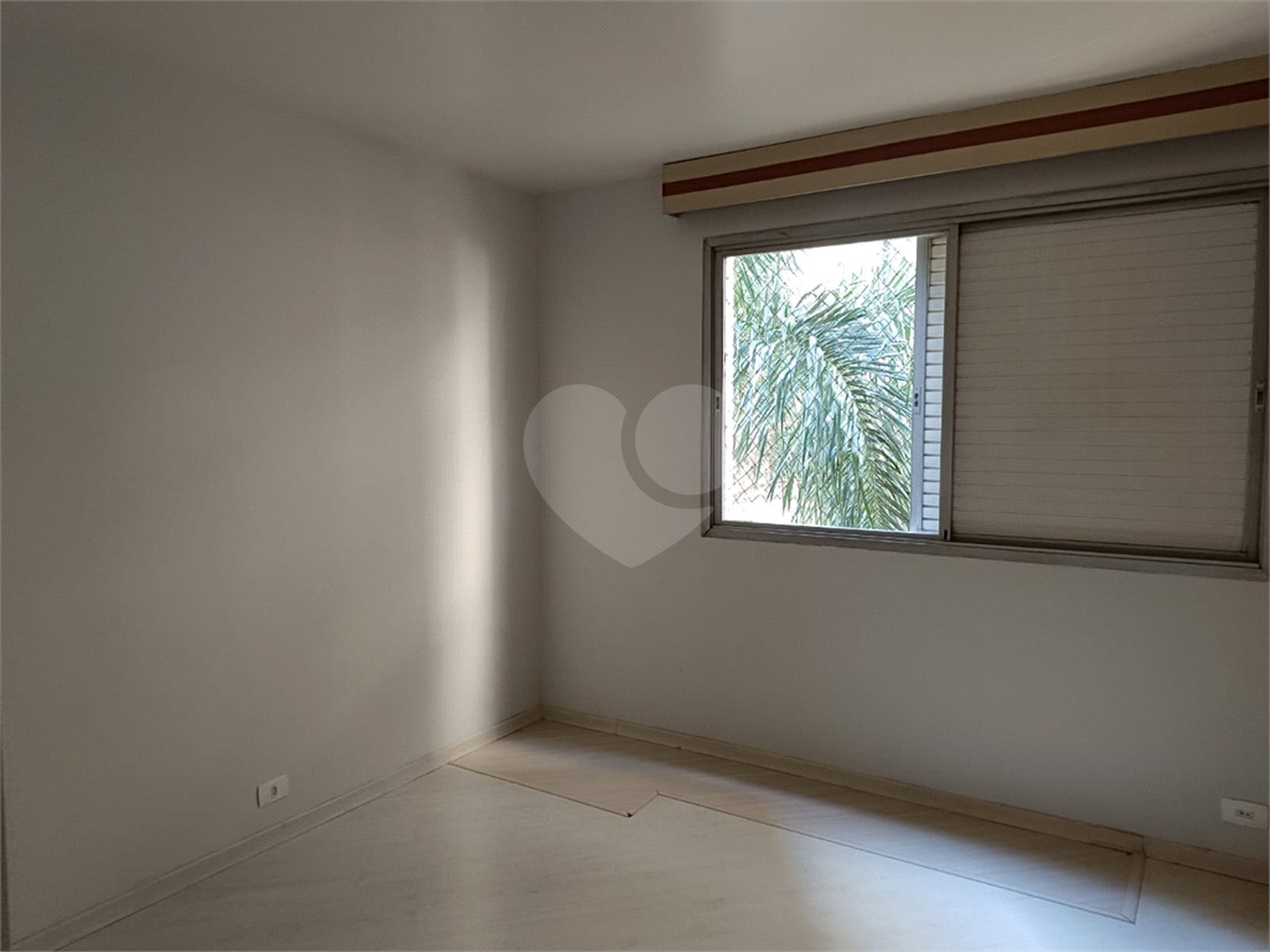 Apartamento à venda com 3 quartos, sendo 1 suíte, em Moema, São Paulo, SP