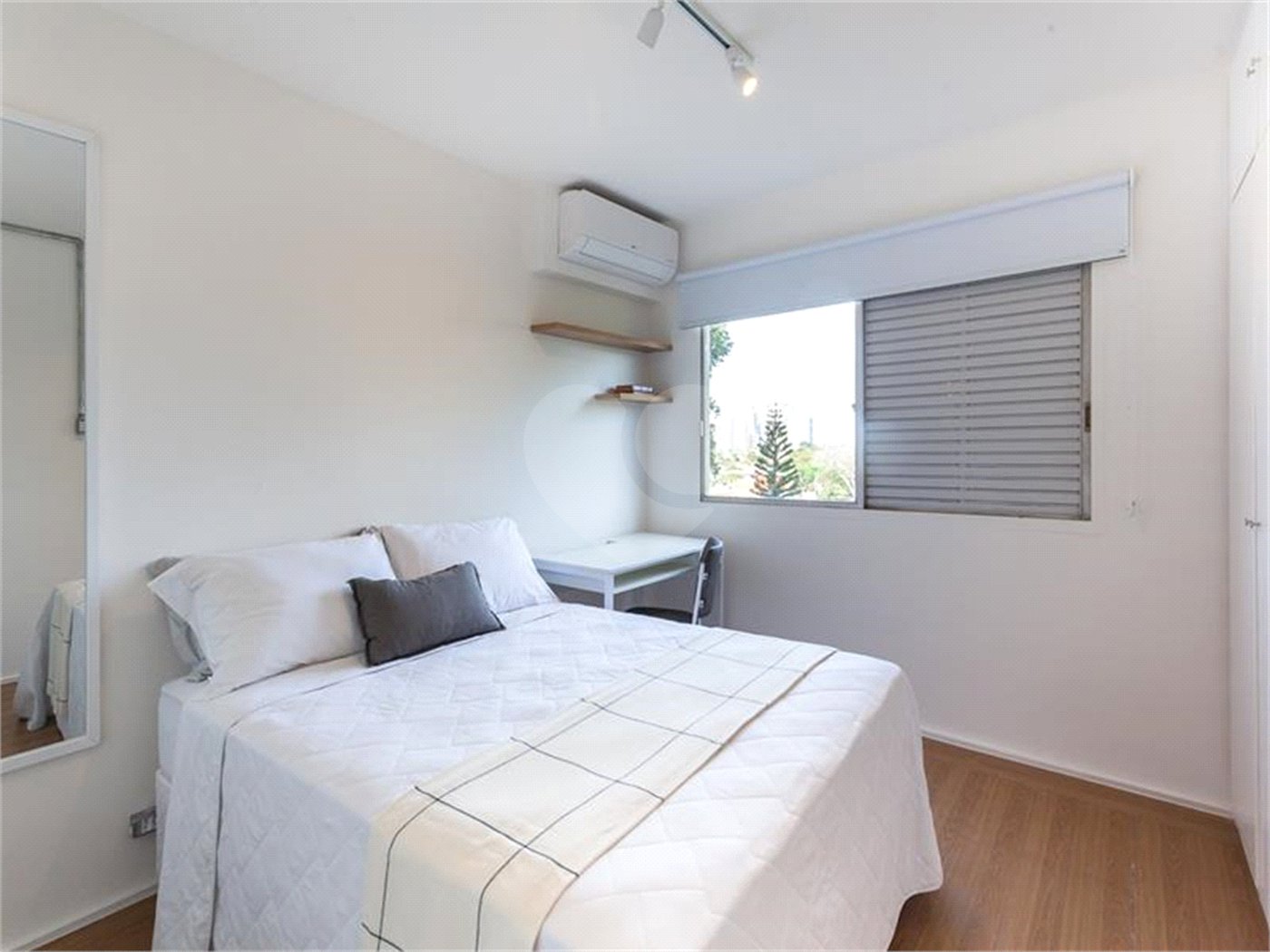 Apartamento à venda com 4 quartos, sendo 1 suíte, em Vila Olímpia, São Paulo, SP