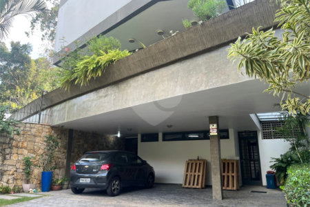 Casa à venda com 4 quartos, sendo 3 suítes, no condomínio Vitoria Regia, São Paulo - SP
